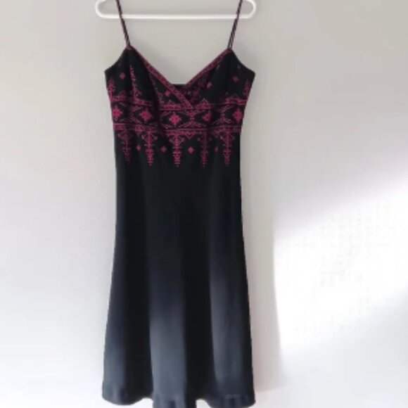 Jones New York Fit & Flare Spaghetti Strap Black Dress, Pink Embroidery, Size 6 - Picture 1 of 6